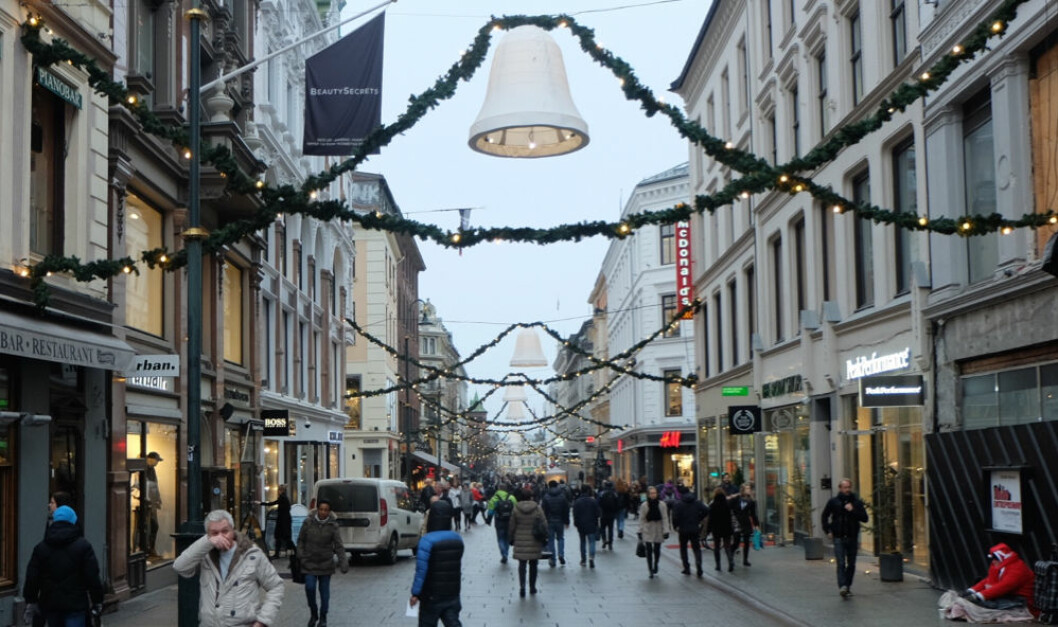 Viktig å passe opp under den mest hektiske julehandelen, som her på Karl Johan. (Foto: Odd Henrik Vanebo)