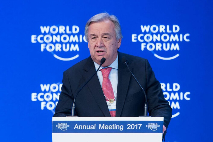 FNs generalsekretær António Guterres på talerstolen i Davos hvor han ville mobilisere business-sektoren.