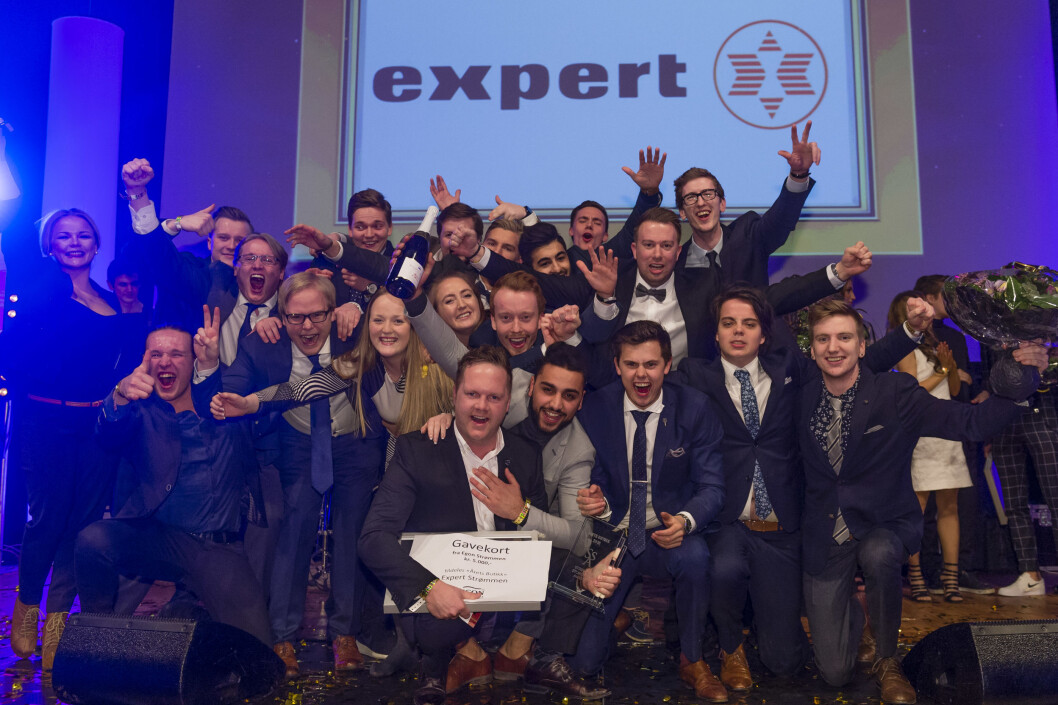 Prisen Årets butikk 2016 ble tildelt EXPERT Strømmen, som jublende tok imot. Prisen Årets butikk 2016 ble tildelt EXPERT Strømmen, som jublende tok imot.