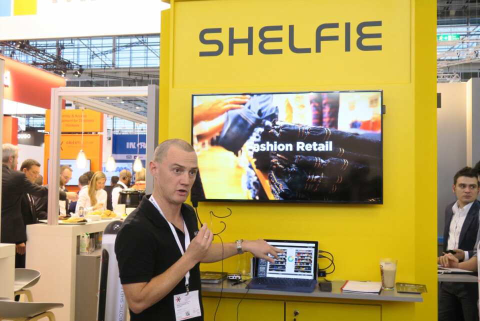 Gründer i australske Lakeba, Darren Younger, forteller om roboten Shelfie som selv gjør opp status for butikken.