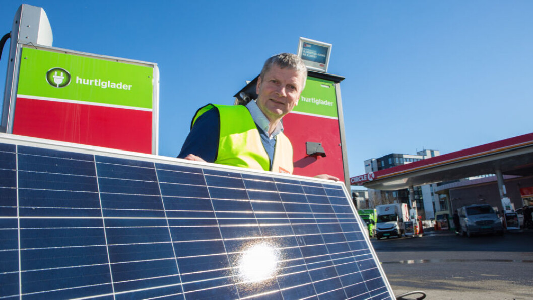 FØRSTE GANG PÅ STASJON. Miljøsjef Stein Lorentzen sier at det nye solcelleanlegget på Circle K Økern kommer til å dekke om lag 10 prosent av stasjonens strømforbruk. (Illustrasjonsfoto: Johnny Syversen) FØRSTE GANG PÅ STASJON. Miljøsjef Stein Lorentzen sier at det nye solcelleanlegget på Circle K Økern kommer til å dekke om lag 10 prosent av stasjonens strømforbruk. (Illustrasjonsfoto: Johnny Syversen)