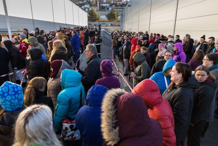 250 hadde møtte opp da båndet ble klippet. Foto: Johnny Vaet Nordskog 250 hadde møtte opp da båndet ble klippet. Foto: Johnny Vaet Nordskog