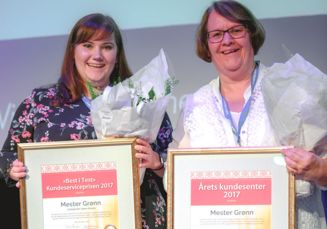Birgitte Martinsen og Bente Thollefsen ved Mester Grønn Kundesenter, kunne stolt ta i mot Kundeserviceprisen 2017. Birgitte Martinsen og Bente Thollefsen ved Mester Grønn Kundesenter, kunne stolt ta i mot Kundeserviceprisen 2017.