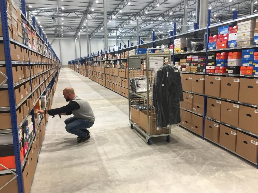 Den første sendingen fra lageret i Brunna klargjøres. (Foto: Zalando) Den første sendingen fra lageret i Brunna klargjøres. (Foto: Zalando)