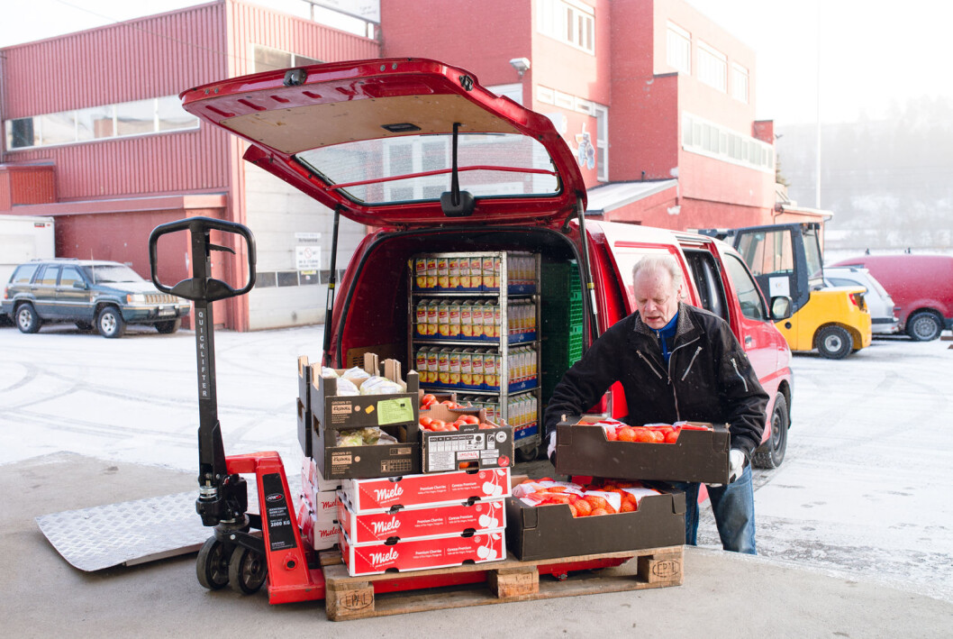 Helt siden Matsentralens oppstart i 2013 har selskaper som ASKO, Unil og Matbørsen levert overskuddsmat til Matsentralen. (Foto: Monica Løvdahl) Helt siden Matsentralens oppstart i 2013 har selskaper som ASKO, Unil og Matbørsen levert overskuddsmat til Matsentralen. (Foto: Monica Løvdahl)