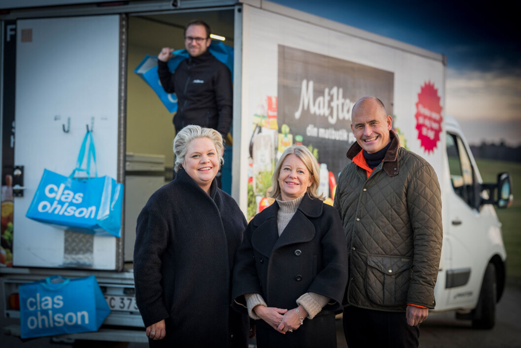 Lotta Lyrå, konsernsjef Clas Ohlson, Karolin Kull, grunnlegger og markedsføringsleder MatHem og Tomas Kull, administrerende direktør og grunnlegger MatHem (Foto: Gustav Kaiser) Lotta Lyrå, konsernsjef Clas Ohlson, Karolin Kull, grunnlegger og markedsføringsleder MatHem og Tomas Kull, administrerende direktør og grunnlegger MatHem (Foto: Gustav Kaiser)