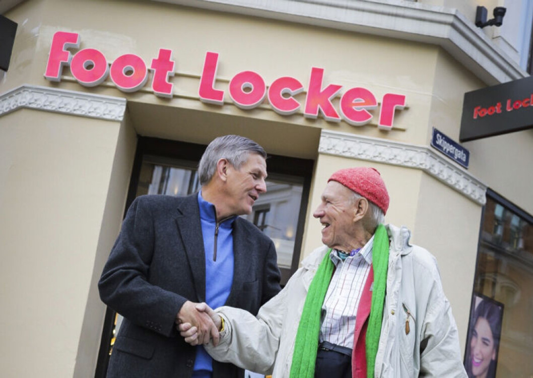 Foot Lockers toppsjef Richard Johnson møter utleier Olav Thon i Norges første Foot Locker-butikk på Arkaden i Oslo. Foot Lockers toppsjef Richard Johnson møter utleier Olav Thon i Norges første Foot Locker-butikk på Arkaden i Oslo.