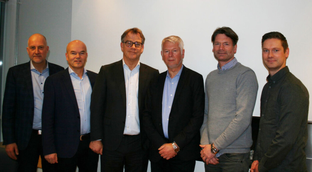 Fra venstre: Endre Fløystad, Jørgen Hannestad og Asbjørn Vennebo fra Optimera, og Per Halvard Strand, Kjetil Strand og Per Inge Strand fra Per Strand. (Foto fra pressemelding) Fra venstre: Endre Fløystad, Jørgen Hannestad og Asbjørn Vennebo fra Optimera, og Per Halvard Strand, Kjetil Strand og Per Inge Strand fra Per Strand. (Foto fra pressemelding)