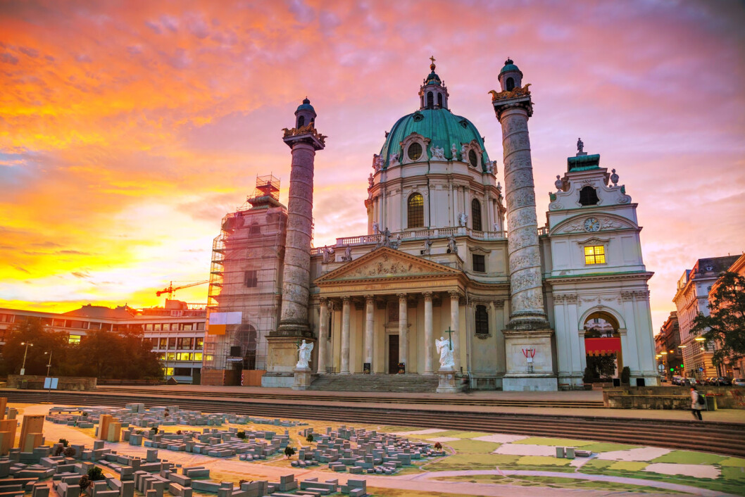 St. Charles's Church (Karlskirche) i Wien. (Illustrasjonsfoto: colourbox.com) St. Charles's Church (Karlskirche) i Wien. (Illustrasjonsfoto: colourbox.com)