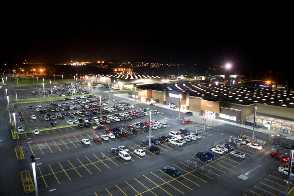 Walmart Puerto Rico har innført LED parkeringslys på 22 av sine butikker. Teknologien har redusert energikostnaden med 48 prosent og vedlikeholdskostnaden med mer enn 70 prosent. (Foto: Walmart Corporate)