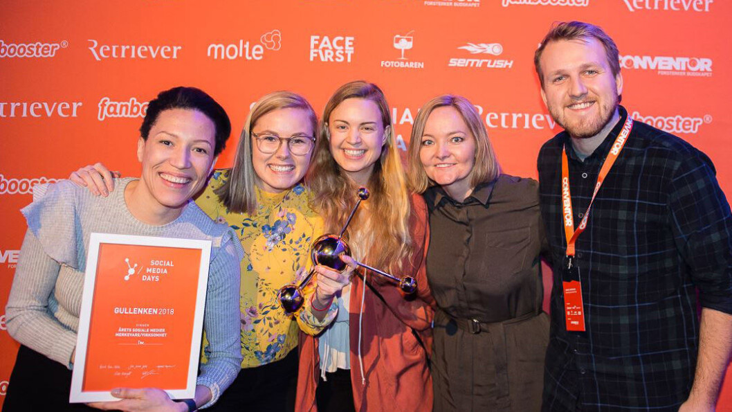 Tine-desken er en tverrfaglig gruppe fra kommunikasjon, marked og kundeservice, her representert ved (f.v) Veronika Skagestad, Karoline Kaalen Loland, Line Løtveit, Monica Myran Hexum og Sindre Haugan. (Foto: Tine SA) Tine-desken er en tverrfaglig gruppe fra kommunikasjon, marked og kundeservice, her representert ved (f.v) Veronika Skagestad, Karoline Kaalen Loland, Line Løtveit, Monica Myran Hexum og Sindre Haugan. (Foto: Tine SA)