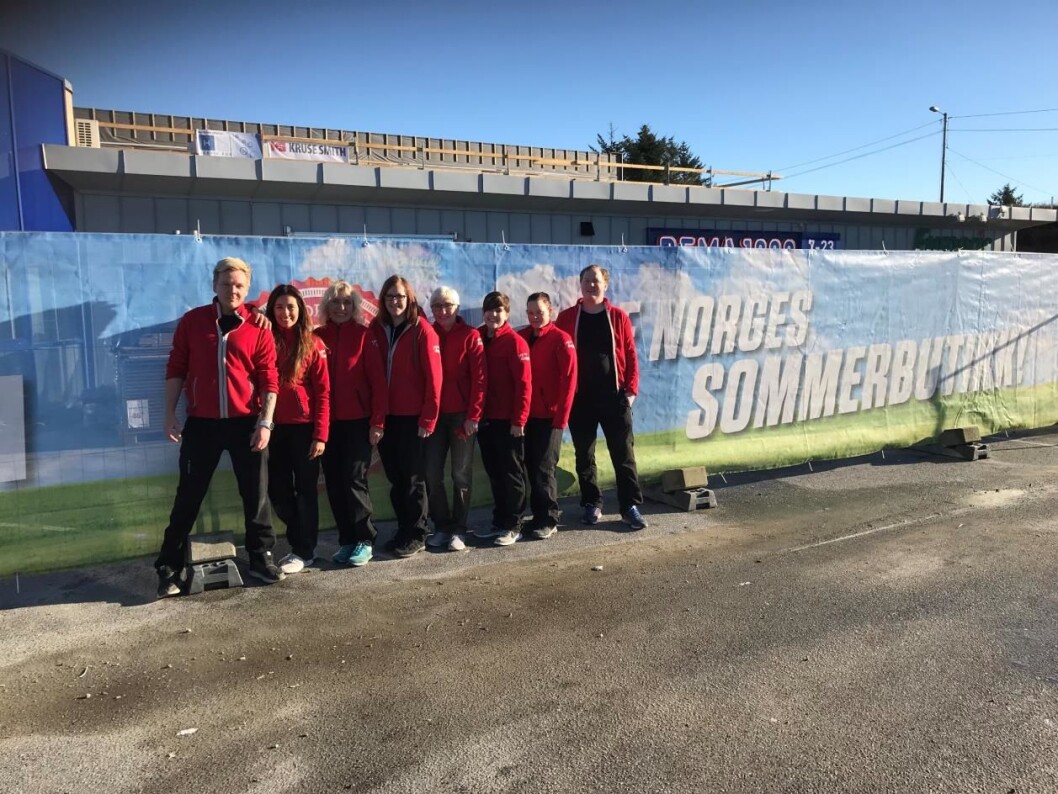 NYÅPNING: Klare for nyåpning i Kvala Senter. Fra venstre: Christoffer Yrke, Line Lilleskare, Ingeborg Vikre, Kirsten Holm, Camilla Skjold, Nina Alise Haugsnes, Paula Roderiguez og butikksjef Jim Casper Mortensen. Foto: Europris NYÅPNING: Klare for nyåpning i Kvala Senter. Fra venstre: Christoffer Yrke, Line Lilleskare, Ingeborg Vikre, Kirsten Holm, Camilla Skjold, Nina Alise Haugsnes, Paula Roderiguez og butikksjef Jim Casper Mortensen. Foto: Europris