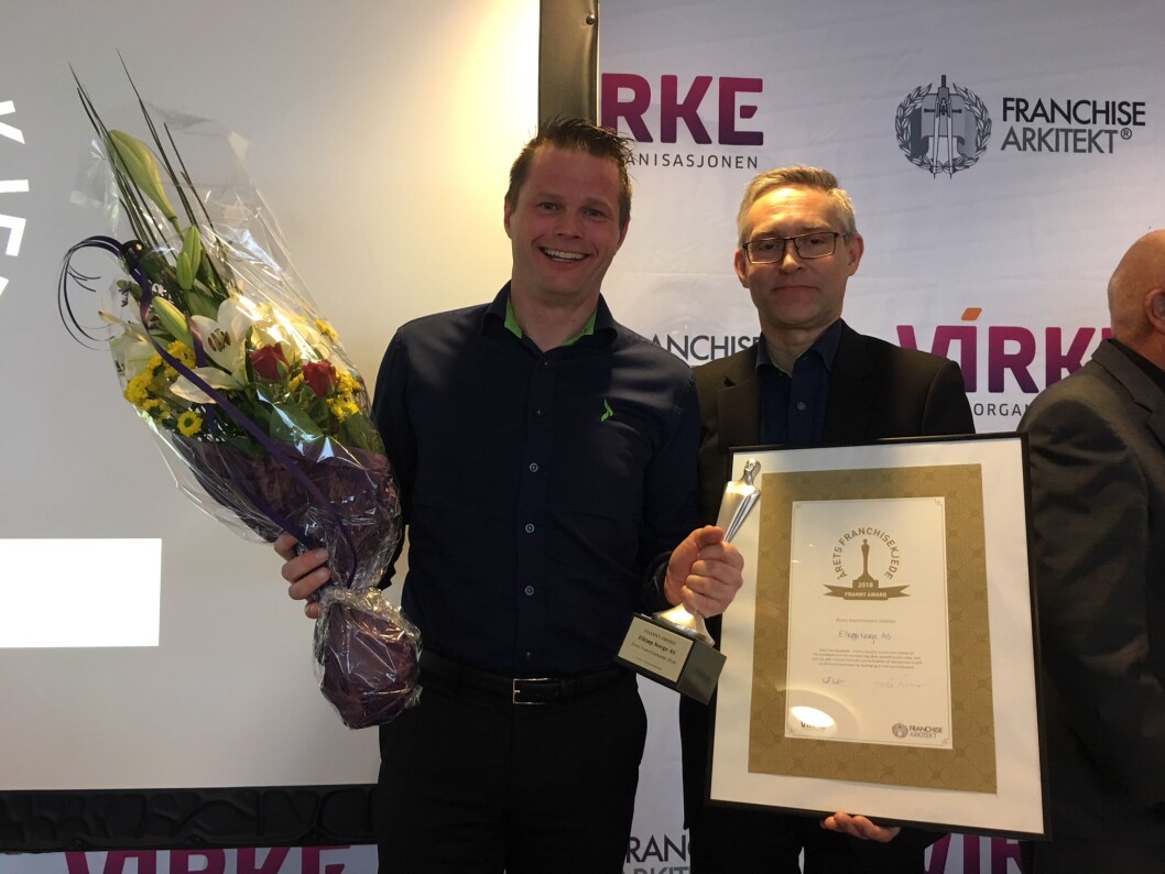 Eirik Jarl Nilssen og Frank Rune Røvde i Elkjøp Norge mottok i dag Franny Award som beste franchisekjede. Eirik Jarl Nilssen og Frank Rune Røvde i Elkjøp Norge mottok i dag Franny Award som beste franchisekjede.