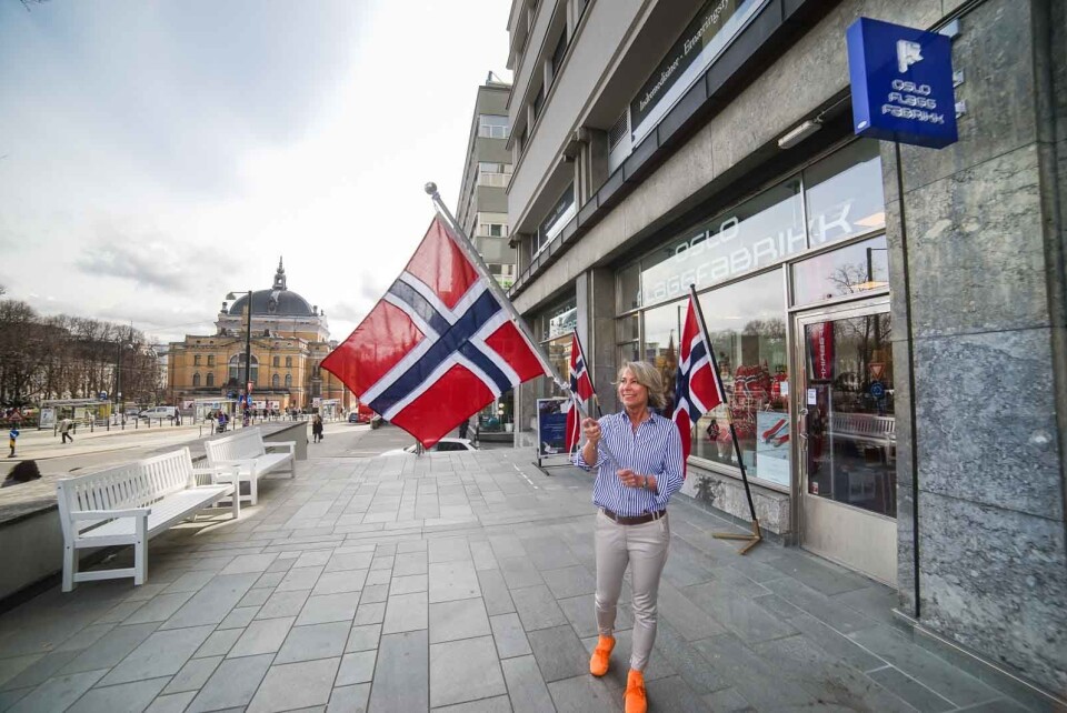 TILBAKE: Ellen Vanem og Oslo Flaggfabrikk er tilbake i Stortingsgaten. Foto: Oslo Flaggfabrikk