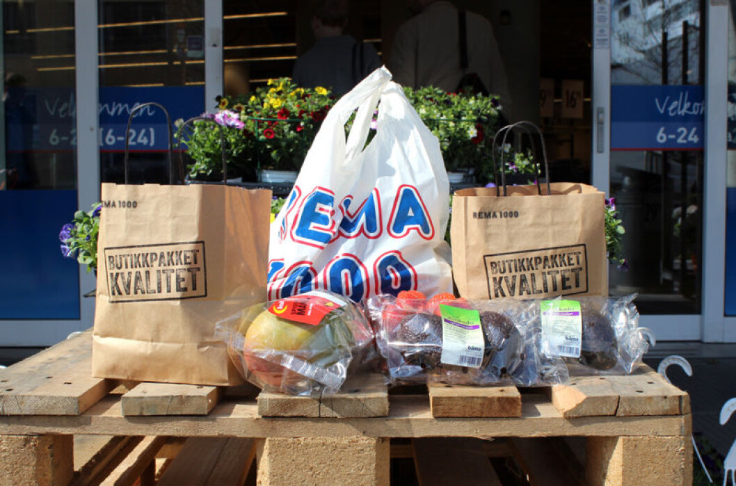 REMA 1000 lanserer miljøposer bestående av 80 prosent gjenvunnet plast i 2018. Dette bidrar til at produksjon av ny plast reduseres med nærmere 3000 tonn årlig, i tillegg til å reduserer plasten med 174 tonn i frukt- og grøntavdelingen. REMA 1000 lanserer miljøposer bestående av 80 prosent gjenvunnet plast i 2018. Dette bidrar til at produksjon av ny plast reduseres med nærmere 3000 tonn årlig, i tillegg til å reduserer plasten med 174 tonn i frukt- og grøntavdelingen.