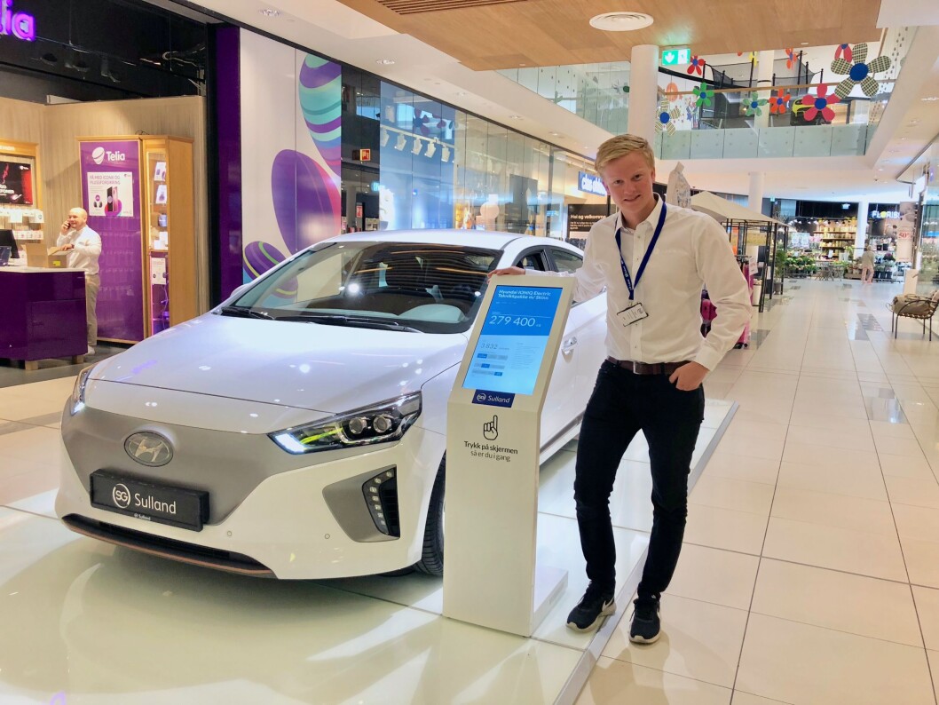KJØPE BIL: Nå kan man reise til kjøpesenteret på Hamar for å kjøpe bil. Foto: CC Hamar KJØPE BIL: Nå kan man reise til kjøpesenteret på Hamar for å kjøpe bil. Foto: CC Hamar