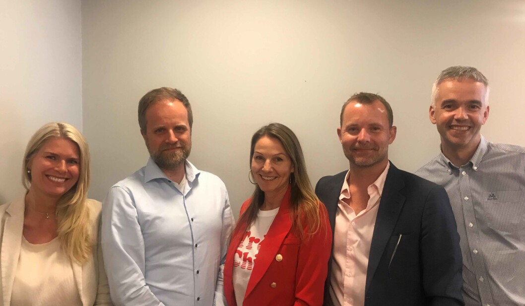 Den nye styringsgruppen i NCSC Norway: Gry Flataker (Thon Eiendom), Terje Gulbrandsen (Citycon), Charlotte Christensen (Steen&Strøm), Michael Rask, (MR Group), Jo Bjørnstad (Kicks). Ketil Norheim (CC Eiendom) var ikke tilstede da bildet ble tatt. Den nye styringsgruppen i NCSC Norway: Gry Flataker (Thon Eiendom), Terje Gulbrandsen (Citycon), Charlotte Christensen (Steen&Strøm), Michael Rask, (MR Group), Jo Bjørnstad (Kicks). Ketil Norheim (CC Eiendom) var ikke tilstede da bildet ble tatt.