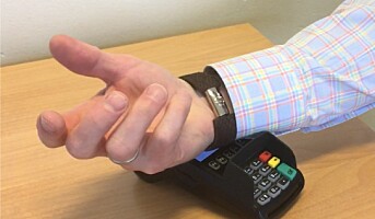 Lanserer kontaktløs betaling fra mikrobankkort i armbånd