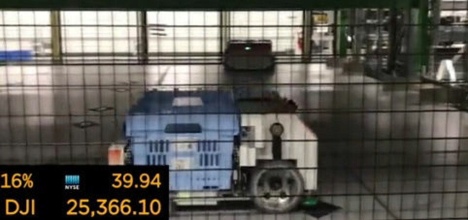 En Alphabot (robot) frakter varer i laboratoriet til Alert Innovation. (Skjermdump fra Yahoo! Finance)
