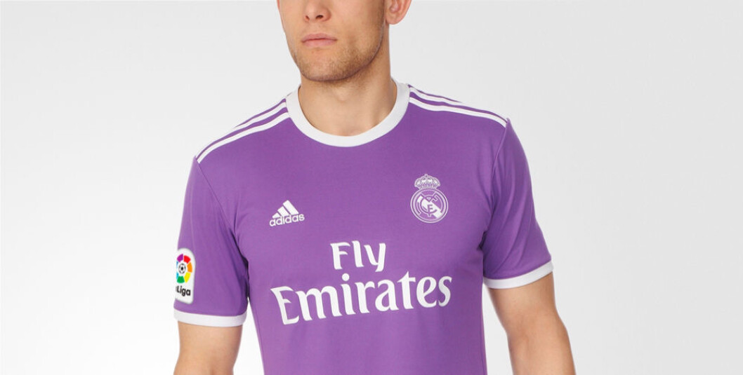 Replikaer av drakter laget av resirkulert havplast er allerede tilgjengelig i det åpne markedet for Real Madrid-fansen. (Foto: Adidas) Replikaer av drakter laget av resirkulert havplast er allerede tilgjengelig i det åpne markedet for Real Madrid-fansen. (Foto: Adidas)