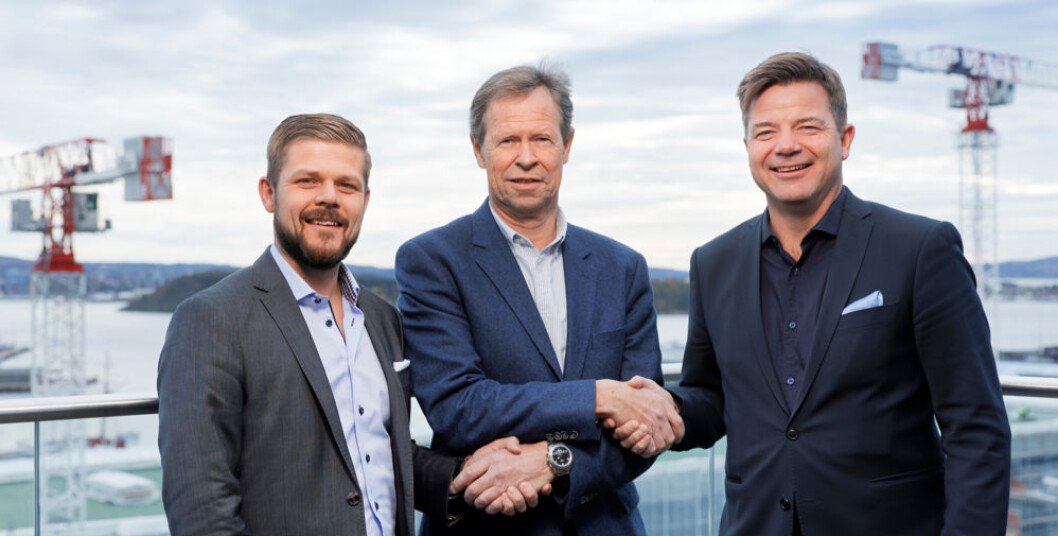 Avtalen gjort: Raymond Gabrielsen (t.v.) fra Byggmakker, Morten Ødeskaug fra Sørbø Trelast AS og Tau & Jørpeland Bygg AS og Knut Strand Jacobsen fra Byggmakker. (Foto: Morten Brakstad) Avtalen gjort: Raymond Gabrielsen (t.v.) fra Byggmakker, Morten Ødeskaug fra Sørbø Trelast AS og Tau & Jørpeland Bygg AS og Knut Strand Jacobsen fra Byggmakker. (Foto: Morten Brakstad)