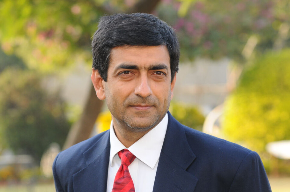 Mahavir Pratap Sharma: – Håndlagde tepper er et miljøvennlig produkt. (Foto: CEPC)