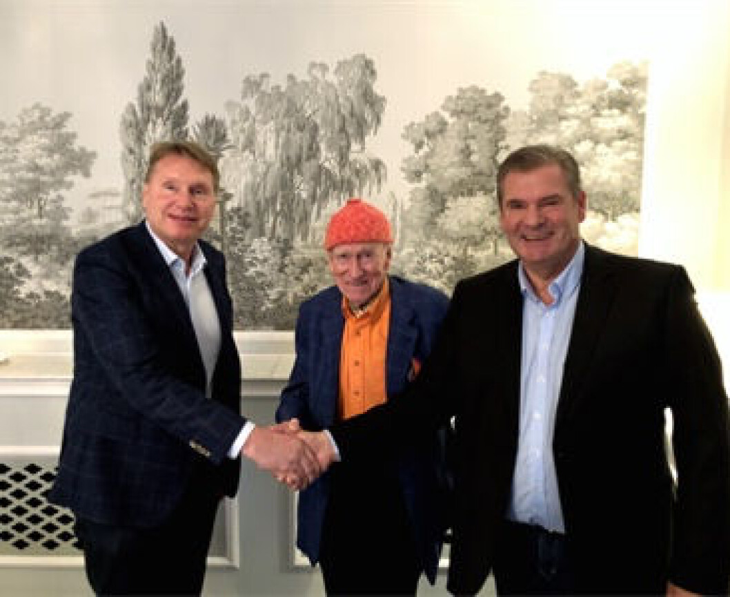 Avtalen klar: Karl-Johan Blank (fra v.), Olav Thon og Per Jacobsen. (Foto: Jula) Avtalen klar: Karl-Johan Blank (fra v.), Olav Thon og Per Jacobsen. (Foto: Jula)