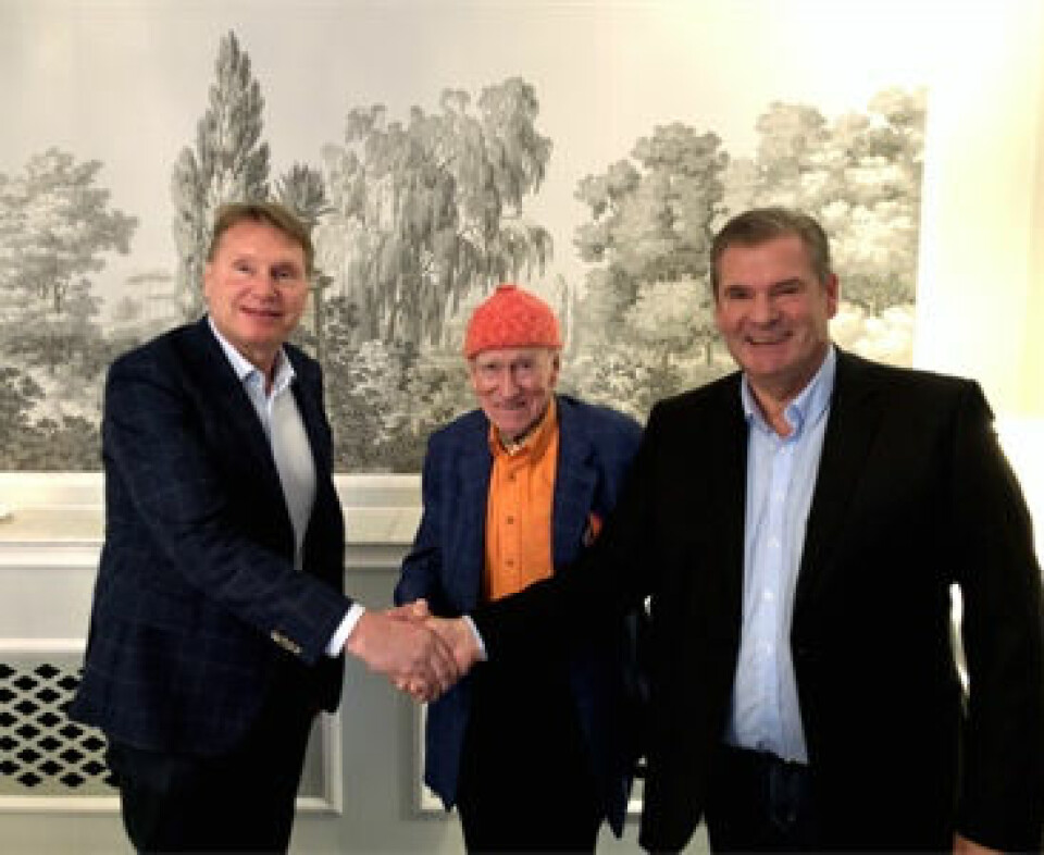 Avtalen klar: Karl-Johan Blank (fra v.), Olav Thon og Per Jacobsen. (Foto: Jula)