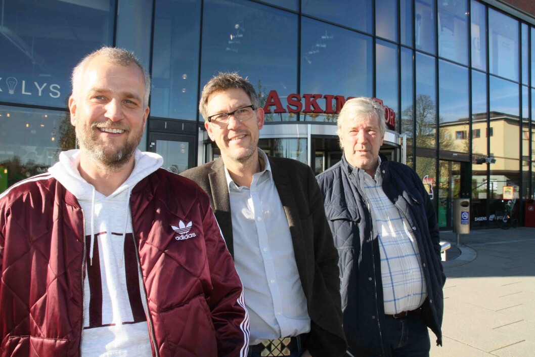 Tre sentrale personer foran en historisk bygning, (f.v.) driftsleder Jostein Torp, senterleder Håvard Lippestad og eier og daglig leder, Odd Arne Torp. Tre sentrale personer foran en historisk bygning, (f.v.) driftsleder Jostein Torp, senterleder Håvard Lippestad og eier og daglig leder, Odd Arne Torp.