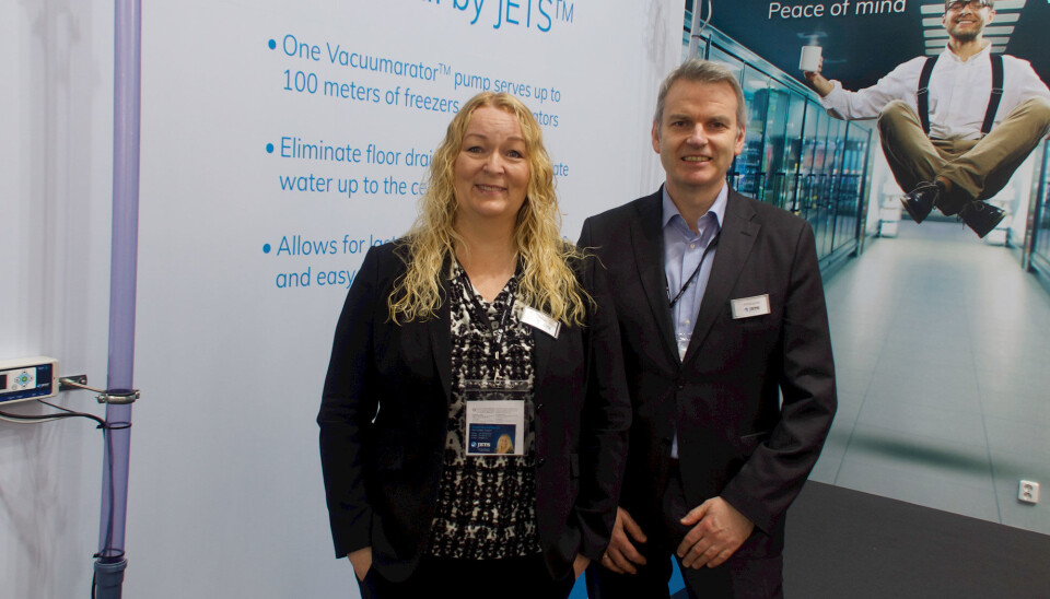 Salgssjefene Eileen Hareide Brandal og Øystein Djupvik i Jets Vacuum AS på selskapets stand på EuroShop hvor de snakket med potensielle kunder fra mange europeiske land.