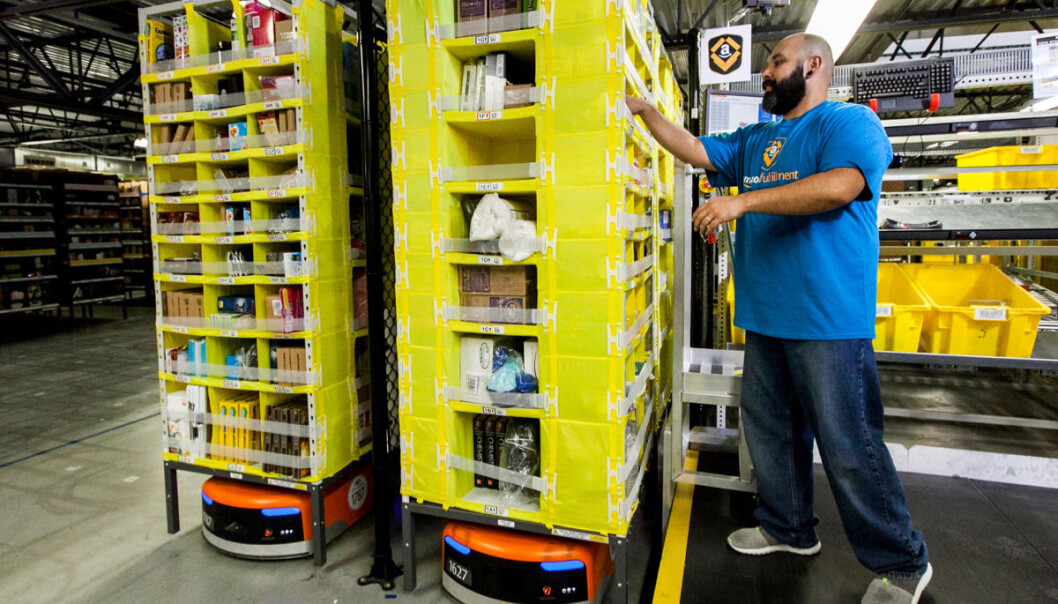 Mens store deler av retail lider under pandemien, ansetter Amazon i hundretusenvis. Mens store deler av retail lider under pandemien, ansetter Amazon i hundretusenvis.