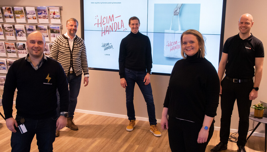 Snart blir det mulig å liveshoppe i lokale butikker i Vesterålen, opplyser Bernt Ola Nilsen i SNN, Marthe Hov Jakobsen i Trollfjord, Marius Steiro i Sortland Næringsforening, Toni Gjessing i Hadsel næringsforening samt Ivan Josefsen i Vesterålskraft bredbånd. Snart blir det mulig å liveshoppe i lokale butikker i Vesterålen, opplyser Bernt Ola Nilsen i SNN, Marthe Hov Jakobsen i Trollfjord, Marius Steiro i Sortland Næringsforening, Toni Gjessing i Hadsel næringsforening samt Ivan Josefsen i Vesterålskraft bredbånd.