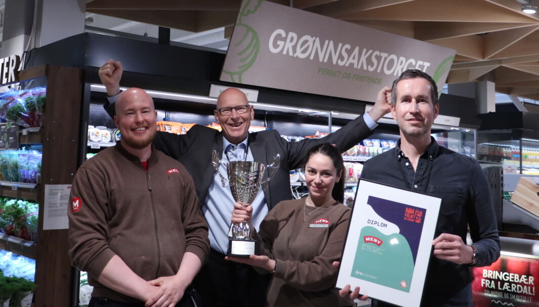 F.v: Kjøpmann Meny Skøyen, Dan Joakim Olsen, regionssjef Jørn Aannestad, frukt- og grøntansvarlig Meny Skøyen, Suzan Yilmaz og kategoriansvarlig Steinar Lauritsen. F.v: Kjøpmann Meny Skøyen, Dan Joakim Olsen, regionssjef Jørn Aannestad, frukt- og grøntansvarlig Meny Skøyen, Suzan Yilmaz og kategoriansvarlig Steinar Lauritsen.