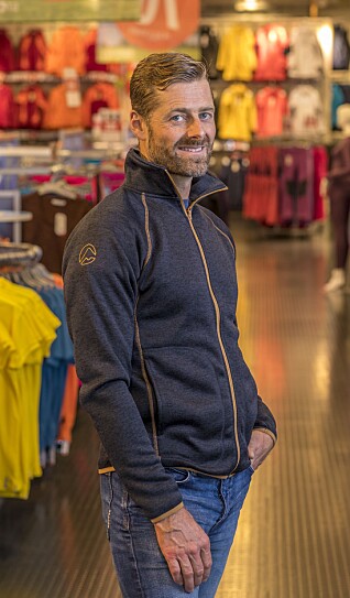 Jens Christian Iglebæk er daglig leder i Leketoy Stormberg Inter AS som er selskapet hvor sports- og turtøyprodusenten Stormberg har all drift, design og produktutvikling. Jens Christian Iglebæk er daglig leder i Leketoy Stormberg Inter AS som er selskapet hvor sports- og turtøyprodusenten Stormberg har all drift, design og produktutvikling.
