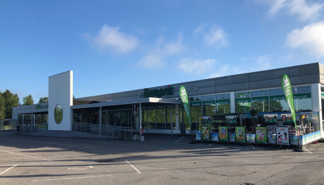 Kløfta Butikksenter huser KIWI og Europris. Kundene til disse butikkene vil få en kronglete adkomst etter kommunens vedtak. Kløfta Butikksenter huser KIWI og Europris. Kundene til disse butikkene vil få en kronglete adkomst etter kommunens vedtak.