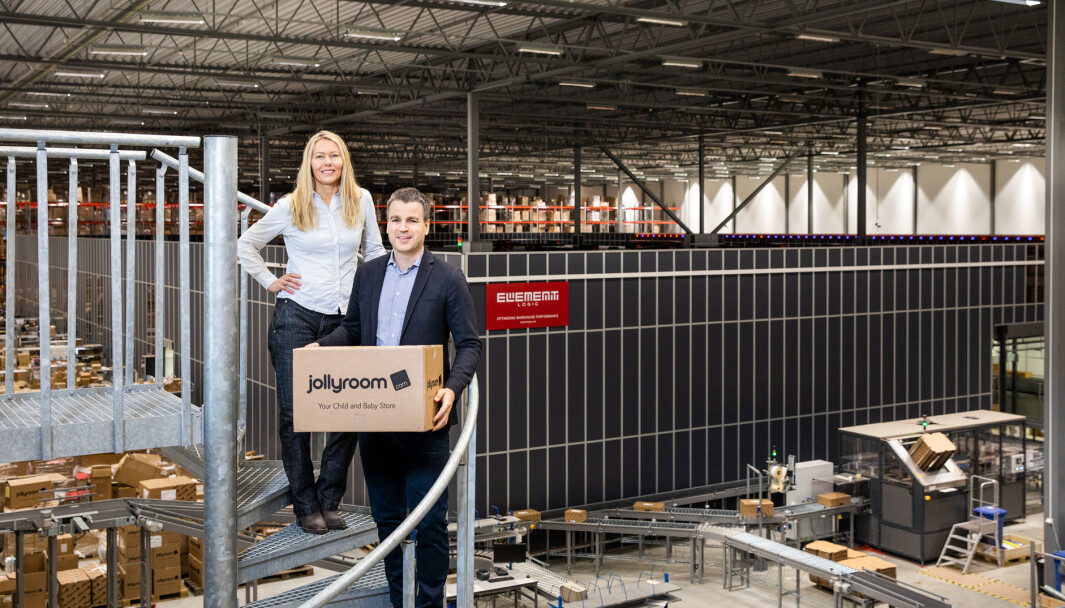 Logistikksjef Cecilia Olsson og adm. dir. Ole Sauar ser fram til å få økt kapasitet til den helautomatiserte logistikkløsningen i tide til julehandelen.. Logistikksjef Cecilia Olsson og adm. dir. Ole Sauar ser fram til å få økt kapasitet til den helautomatiserte logistikkløsningen i tide til julehandelen..