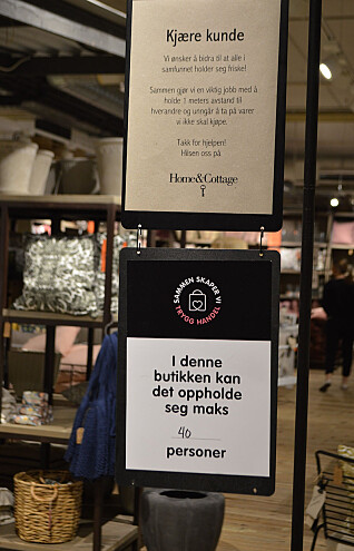 Informativ plakatering både i butikkene og ved senterets inngangspartier er essensielt. Informativ plakatering både i butikkene og ved senterets inngangspartier er essensielt.