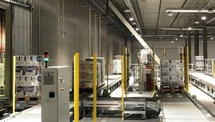 På det nye sentrallageret i Moss pågår nå test av automatisk plukk. På det nye sentrallageret i Moss pågår nå test av automatisk plukk.