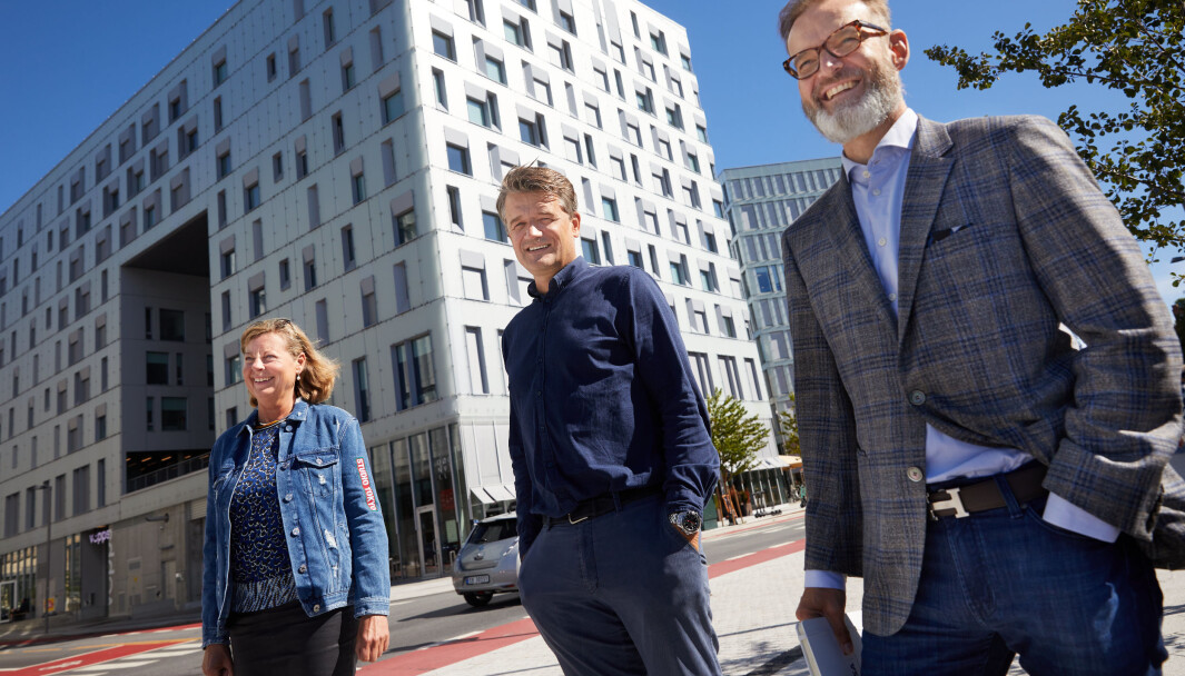 Fra venstre: Berit Svendsen, leder Vipps internasjonal, Rune Garborg, Vipps-sjef, Henning Holtan, Regional Managing Director Visa. Fra venstre: Berit Svendsen, leder Vipps internasjonal, Rune Garborg, Vipps-sjef, Henning Holtan, Regional Managing Director Visa.