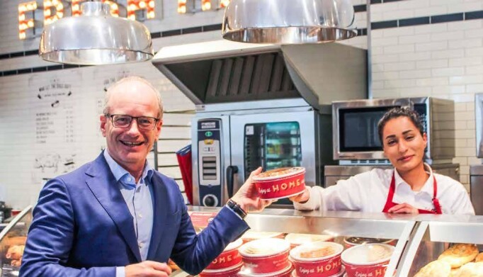 Kjedeleder Tormod Lier konstaterer at overgangen til franchise i Deli de Luca gikk bra. Oppsiktsvekkende nok tjener alle franchisetakerne i kjeden penger. Kjedeleder Tormod Lier konstaterer at overgangen til franchise i Deli de Luca gikk bra. Oppsiktsvekkende nok tjener alle franchisetakerne i kjeden penger.