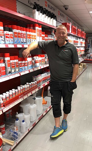 Bård Birkeland ble ansatt som butikkleder på Würth Gjelleråsen i konkurranse med 40 andre kandidater. Bård Birkeland ble ansatt som butikkleder på Würth Gjelleråsen i konkurranse med 40 andre kandidater.
