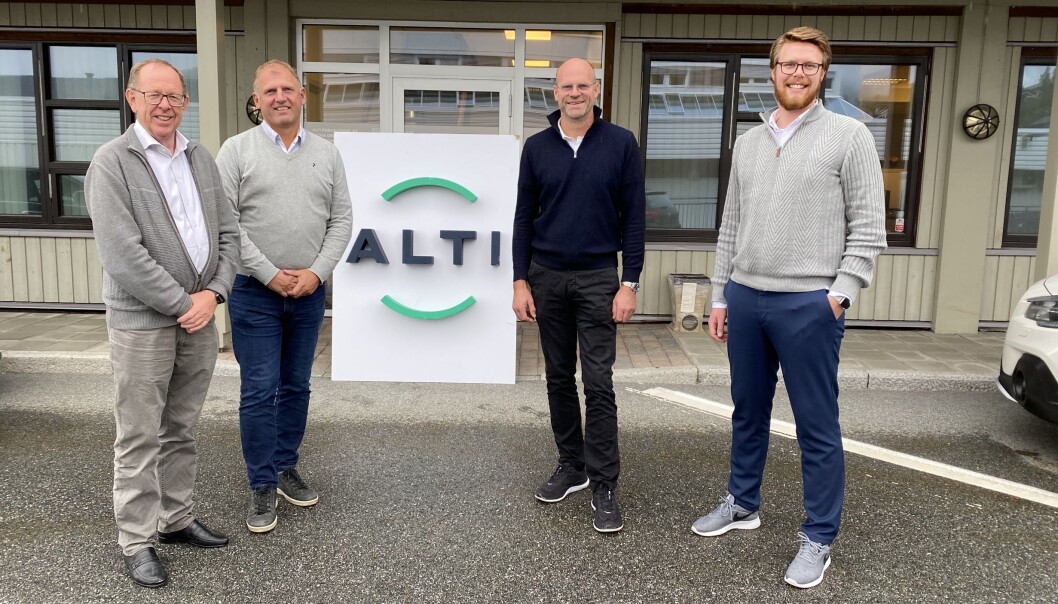 F.v.: Lars Løseth (Alti), Ove Strømmen (Søa Eiendom AS), Erik Snekvik (Falk Eiendom AS) og Lars Ove Løseth (Alti) etter at avtalen er underskrevet. F.v.: Lars Løseth (Alti), Ove Strømmen (Søa Eiendom AS), Erik Snekvik (Falk Eiendom AS) og Lars Ove Løseth (Alti) etter at avtalen er underskrevet.