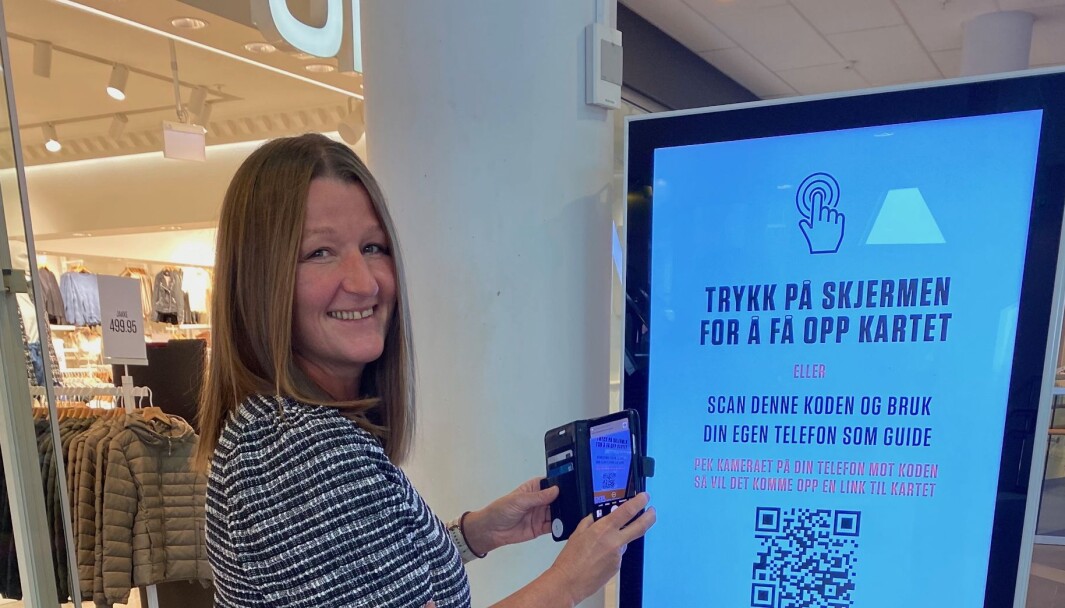 Senterleder Laila Myrvang på Jekta i Tromsø mener at touchfri wayfinding er genialt i disse tider. De var første senter med løsningen i Norge. Senterleder Laila Myrvang på Jekta i Tromsø mener at touchfri wayfinding er genialt i disse tider. De var første senter med løsningen i Norge.
