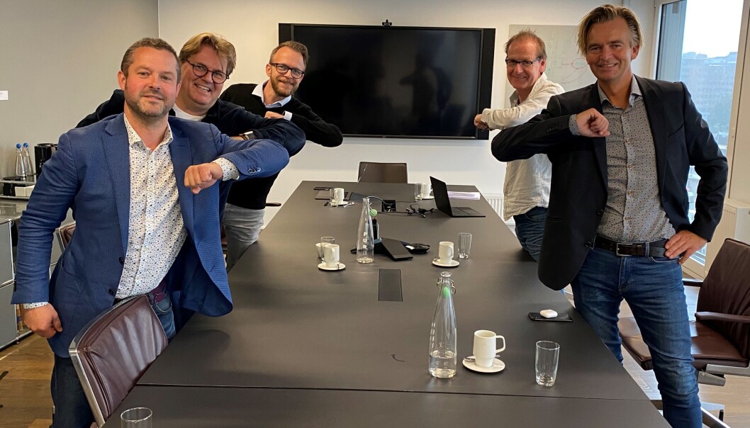 Venstre side av bordet, bakerst: Eilif Langvad Kiland (daglig leder), Ståle A. Møystad Østhaug (managing partner) og Stuart Granlund-Jones (direktør for konseptutvikling). Høyre side av bordet, bakerst: Ove Grønnevik (eier av Media Bergen) og Magnar Øyhovden, konserndirektør Media Bergen Venstre side av bordet, bakerst: Eilif Langvad Kiland (daglig leder), Ståle A. Møystad Østhaug (managing partner) og Stuart Granlund-Jones (direktør for konseptutvikling). Høyre side av bordet, bakerst: Ove Grønnevik (eier av Media Bergen) og Magnar Øyhovden, konserndirektør Media Bergen