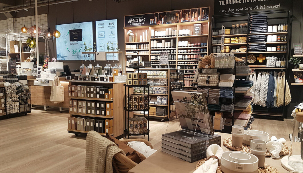 Kid Interiørs mål er at innredningen i butikkene skal skape en atmosfære og ramme som fremmer produktene deres gjennom materialer, farger og belysning. Kid Interiørs mål er at innredningen i butikkene skal skape en atmosfære og ramme som fremmer produktene deres gjennom materialer, farger og belysning.