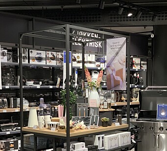 Nytt konsept for jernvarehandel med stramme linjer og tydelige kategorier. Det er lagt opp til valgmuligheter i vareplassering og forskjellige fokuspunkter rundt om i butikkene. Nytt konsept for jernvarehandel med stramme linjer og tydelige kategorier. Det er lagt opp til valgmuligheter i vareplassering og forskjellige fokuspunkter rundt om i butikkene.