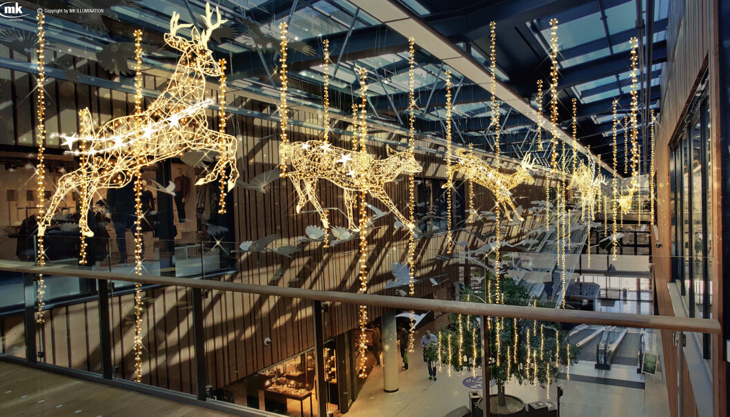 Design og utforming er noe som ikke har blitt gjort før i Norge – fem store dyr som lysskulpturer som hopper gjennom glassgaten på senteret. Design og utforming er noe som ikke har blitt gjort før i Norge – fem store dyr som lysskulpturer som hopper gjennom glassgaten på senteret.