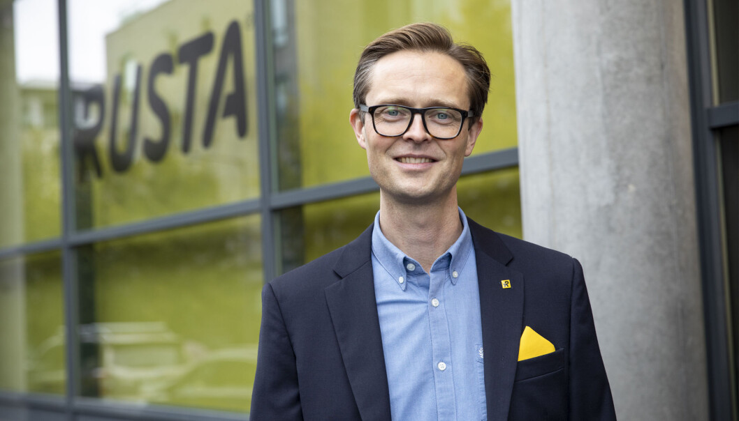 Ved å signere denne avtalen, går vi nå inn i en ny etappe i arbeidet med å fase ut bruken av PFAS i produkter og i leverandørkjeder, sier Erlend Kramer, norgessjef i Rusta. Ved å signere denne avtalen, går vi nå inn i en ny etappe i arbeidet med å fase ut bruken av PFAS i produkter og i leverandørkjeder, sier Erlend Kramer, norgessjef i Rusta.