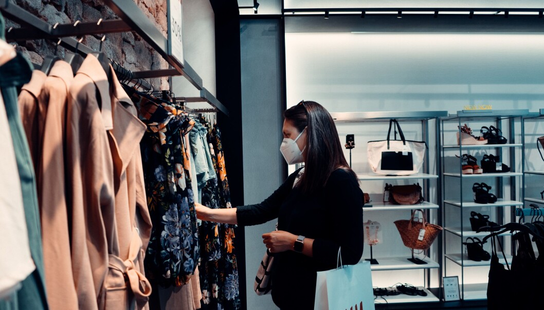 Flere er blitt bekymret for å handle i butikker. Flere er blitt bekymret for å handle i butikker.