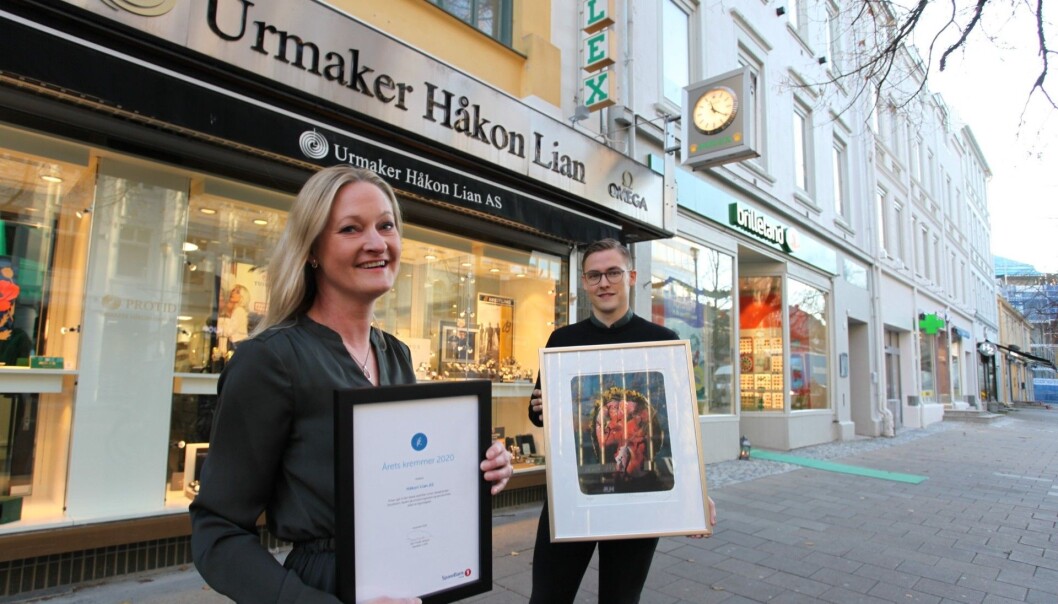 Daglig leder Wenche Lian og kollega Runar Digernes Aarsnes foran Håkon Lian AS i Nordre gate i Trondheim. Daglig leder Wenche Lian og kollega Runar Digernes Aarsnes foran Håkon Lian AS i Nordre gate i Trondheim.